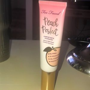 Too Faced peach perfect foundation in snow